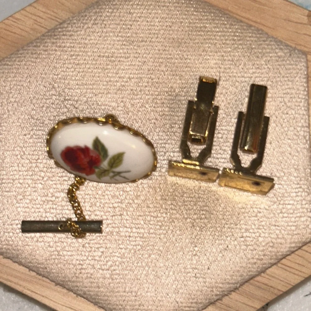 Vintage Art Deco Gold‎ Rose Porcelain Tie Tack & Gemstone Cufflink Set